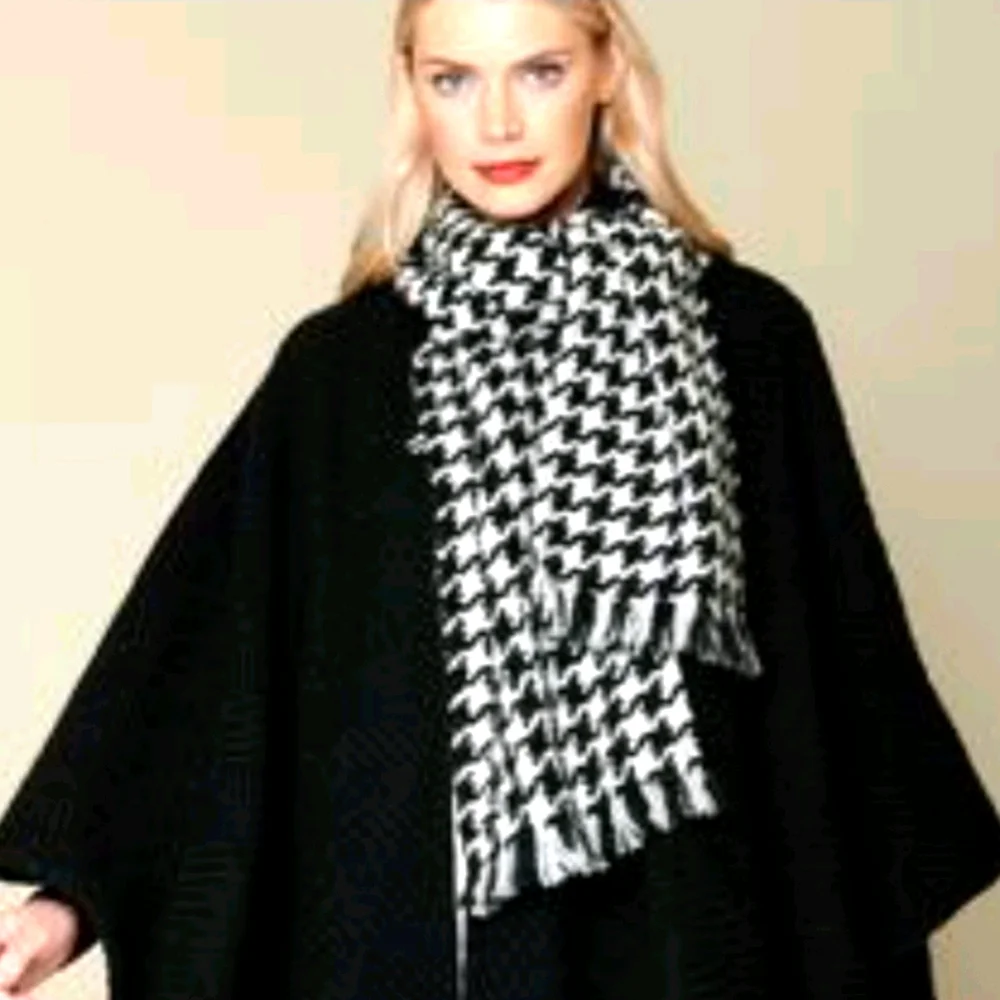 NWT! Black and White Houndstooth Blanket Scarf
